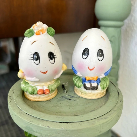 Vintage 1960s Lefton Boy and Girl Egg Salt and Pepper Shaker Set - Picture 1 of 7